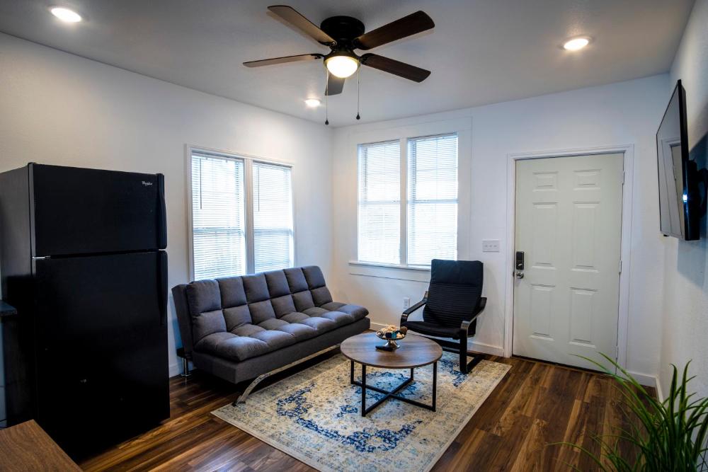Downtown View Cozy 2BR1BA Home Sleeps 8